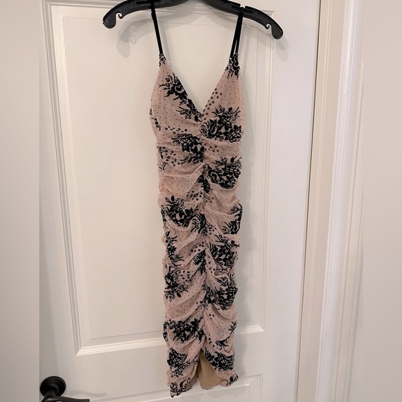 Majorelle Loreli Midi dress in pink romance bodycon ruched - Picture 2 of 6